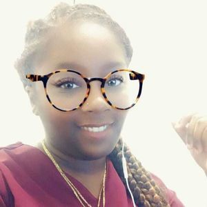 Meet your Posher, Monique